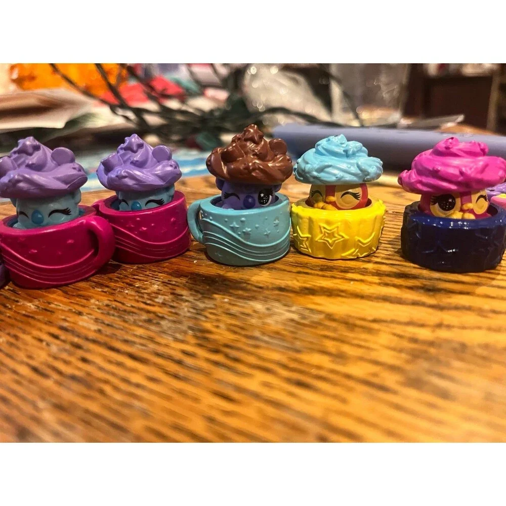 shopkin Lot of 9 cupcakes and cups